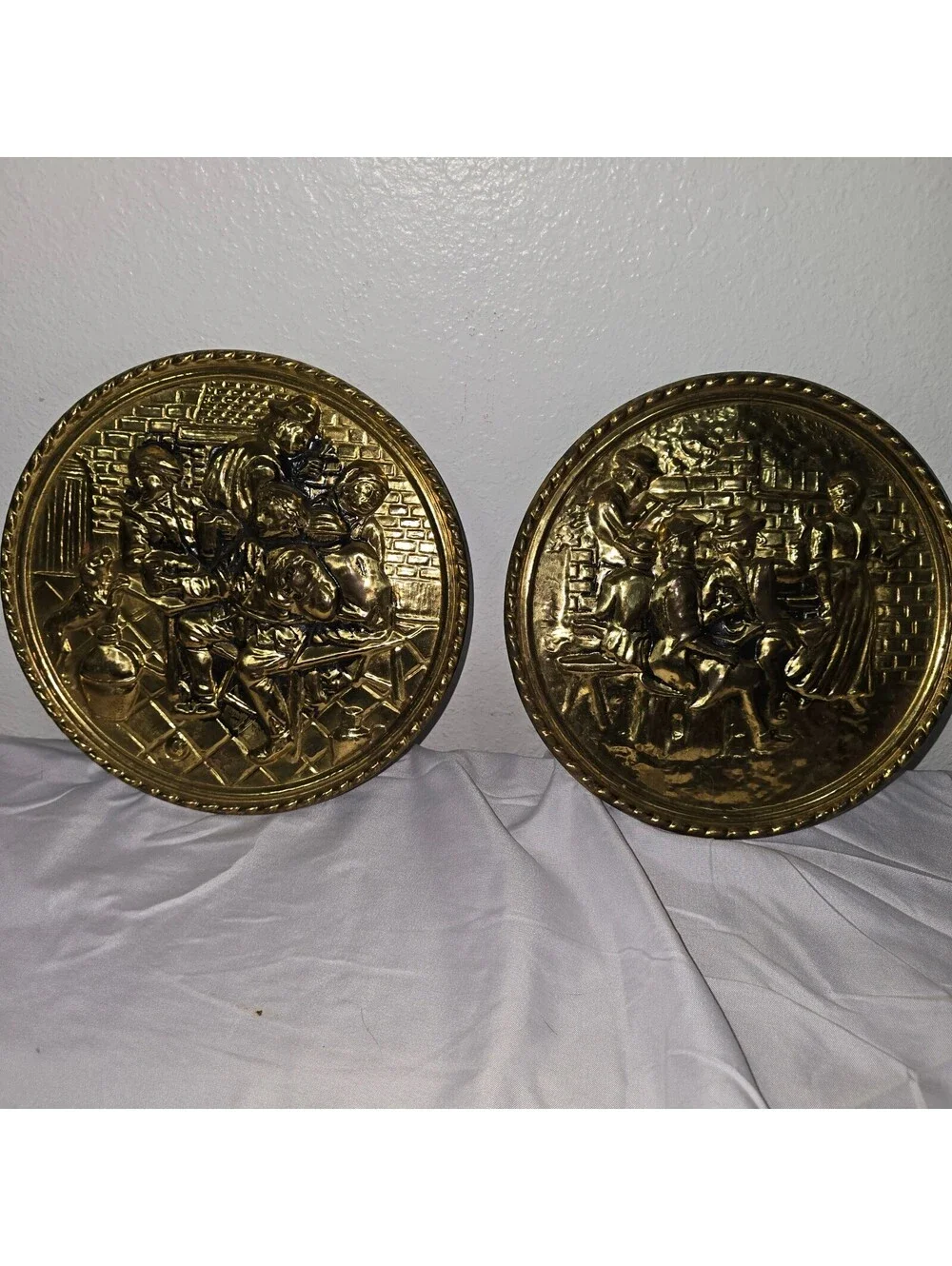Vintage Peerage English Brass Wall Plates Pair Embossed Pub Tavern Scenes 12